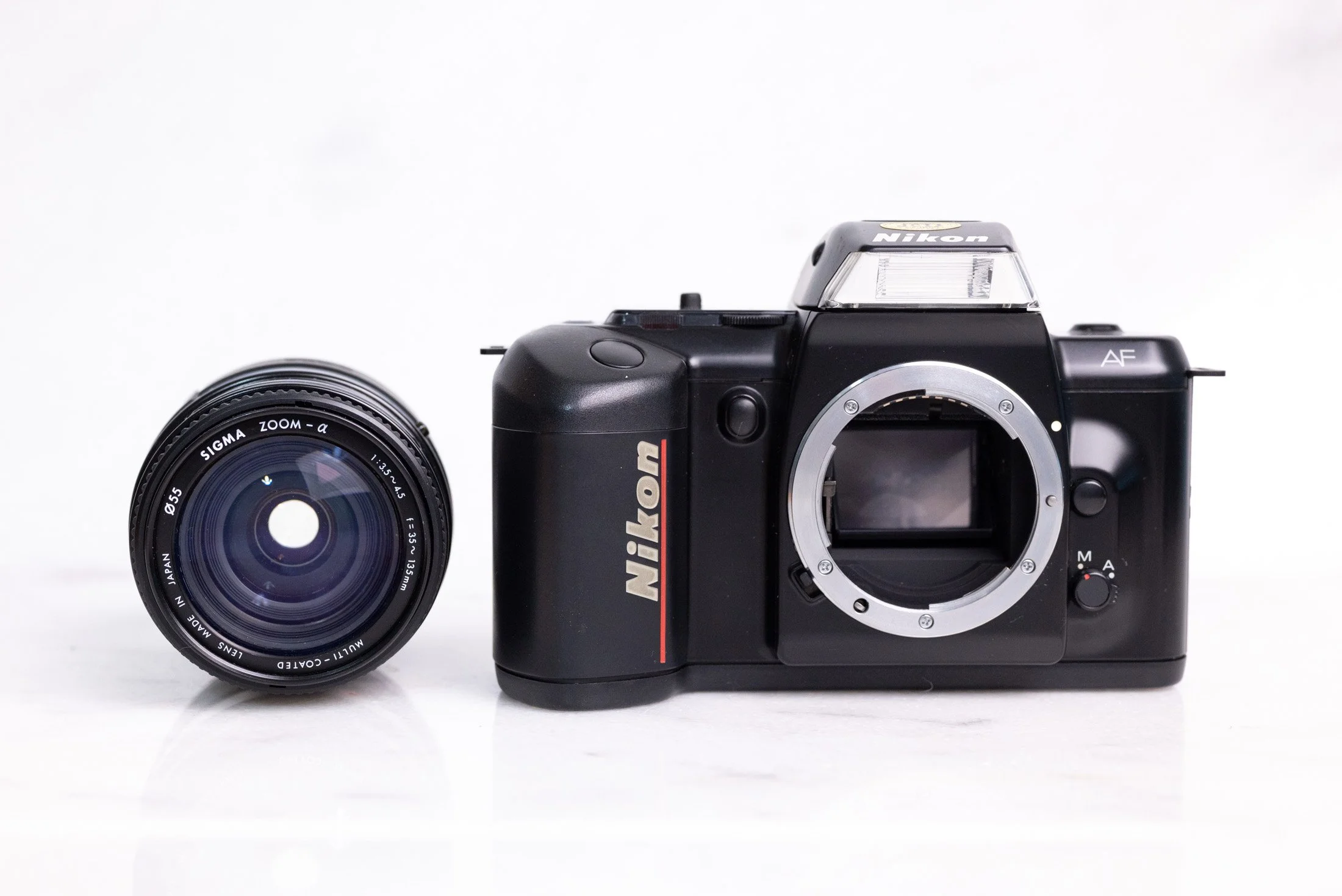 Nikon N4004 35mm Film SLR Camera Body with Sigma 35-135mm Zoom